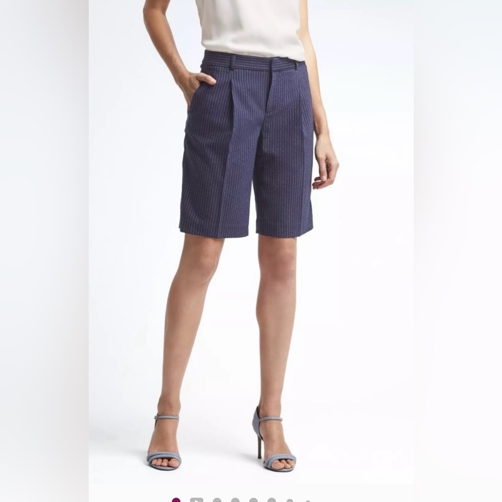 BANANA REPUBLIC Women Avery-Fit Pinstripe Bermuda Short, Navy Size 2